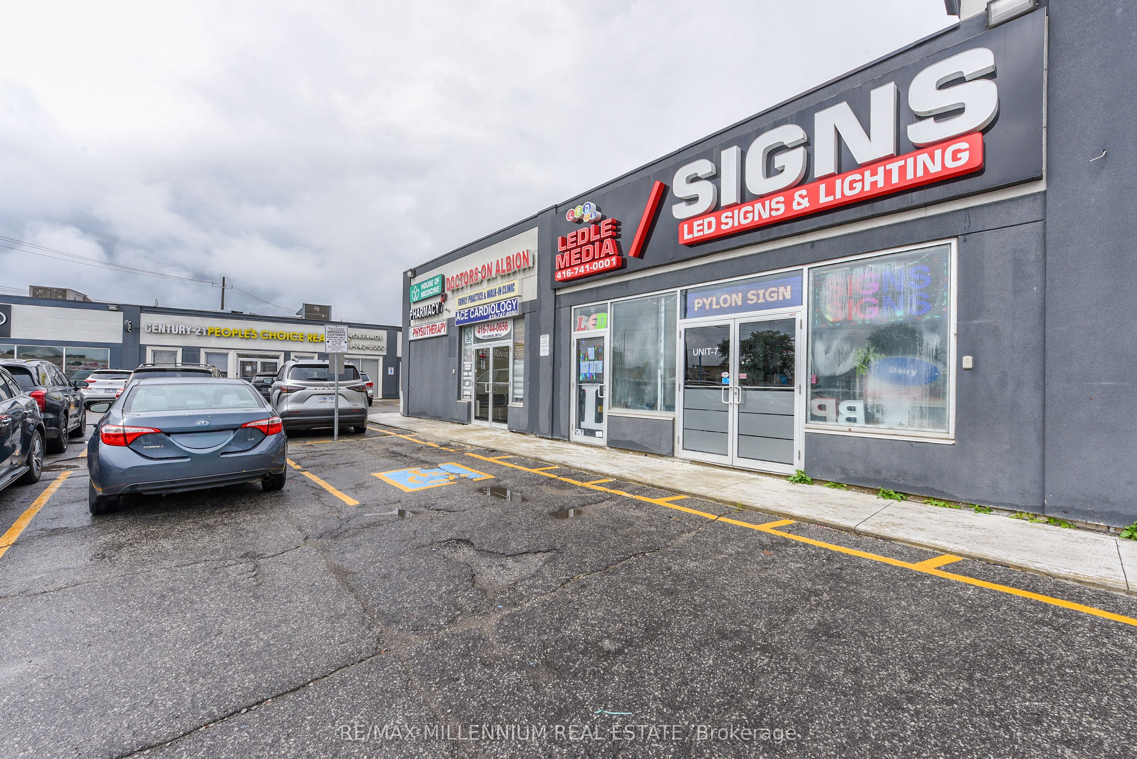7-1780 Albion Road, Toronto, ON, M9V 1C1