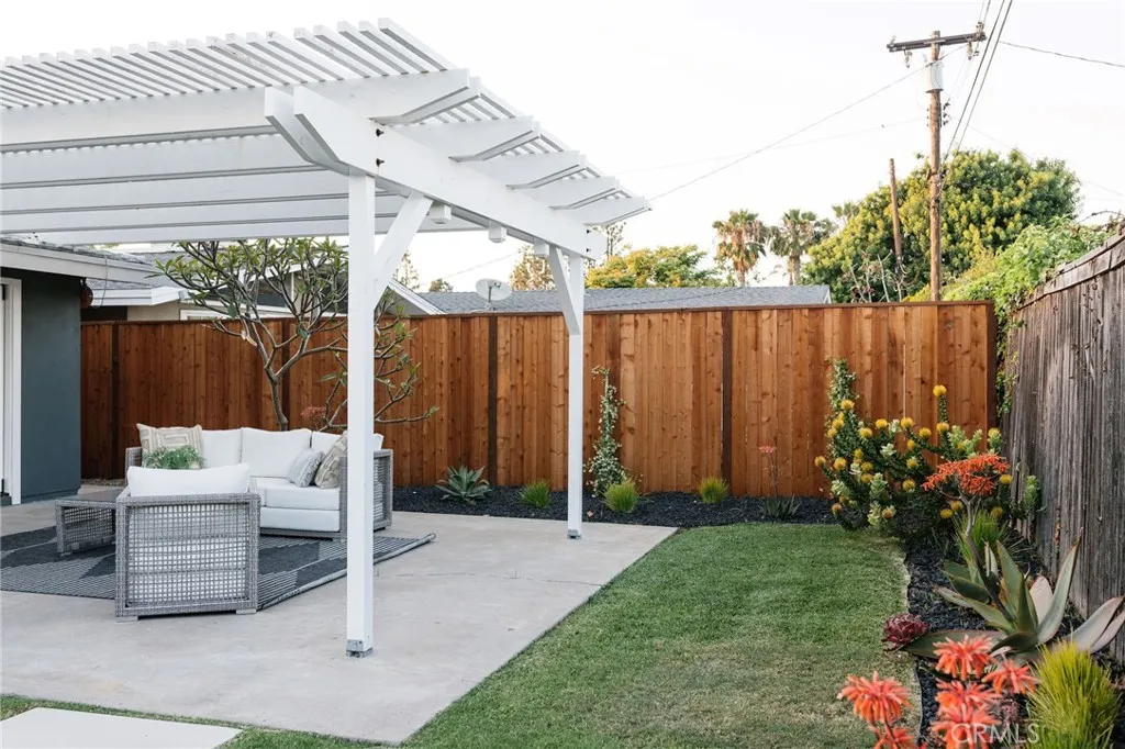 Additional image 111 of 2566 Oxford Ln, Costa Mesa, CA 92626