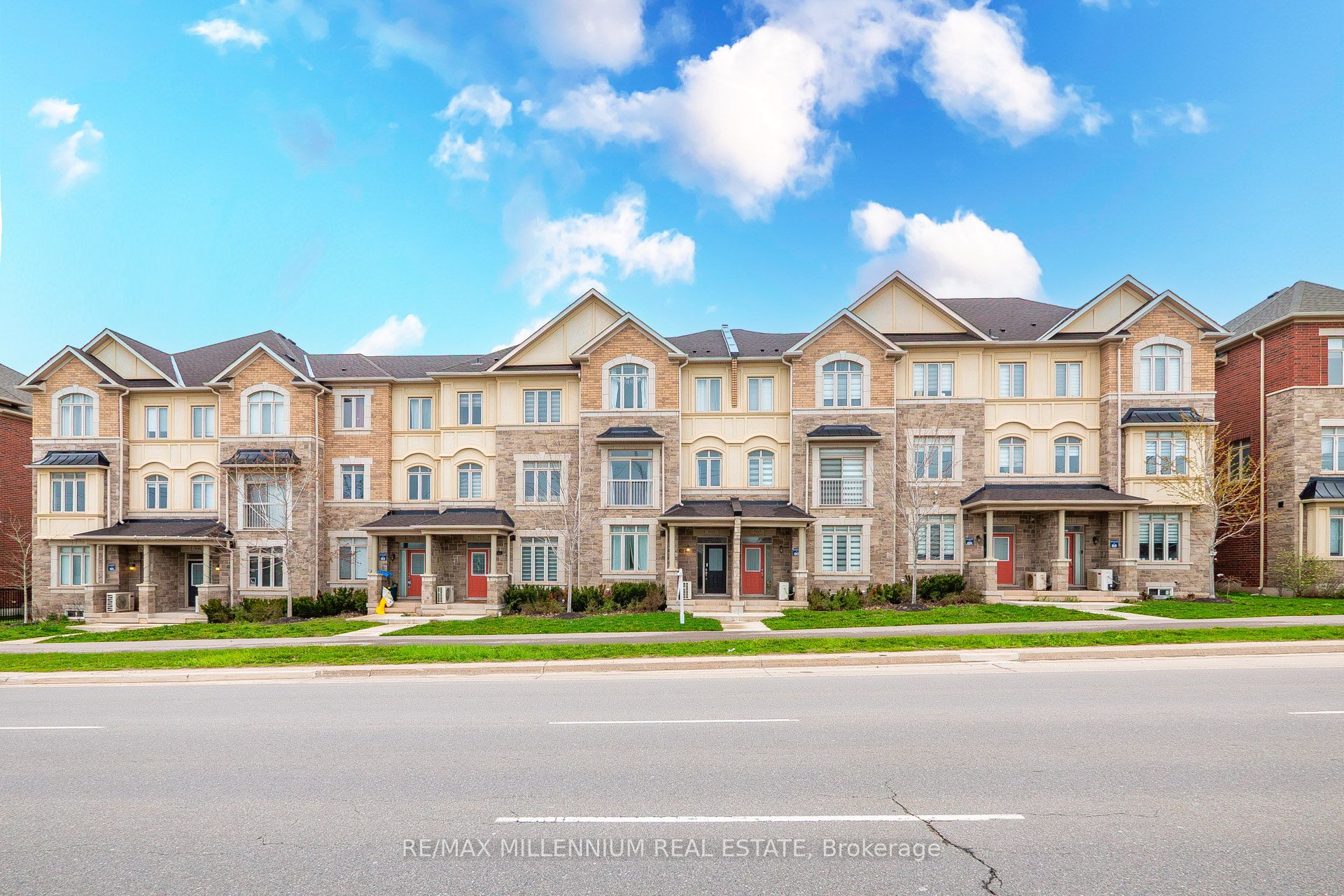 505 Dundas Street E, Oakville, ON, L6H 3P5