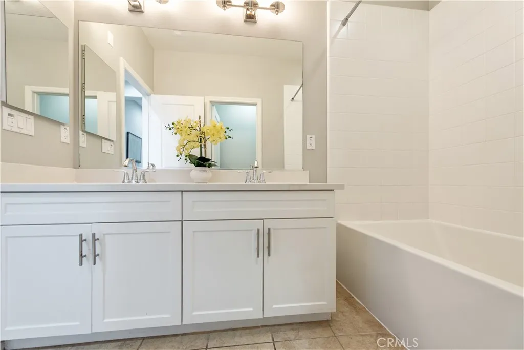 Additional image 37 of 68 Origin, Irvine, CA 92618