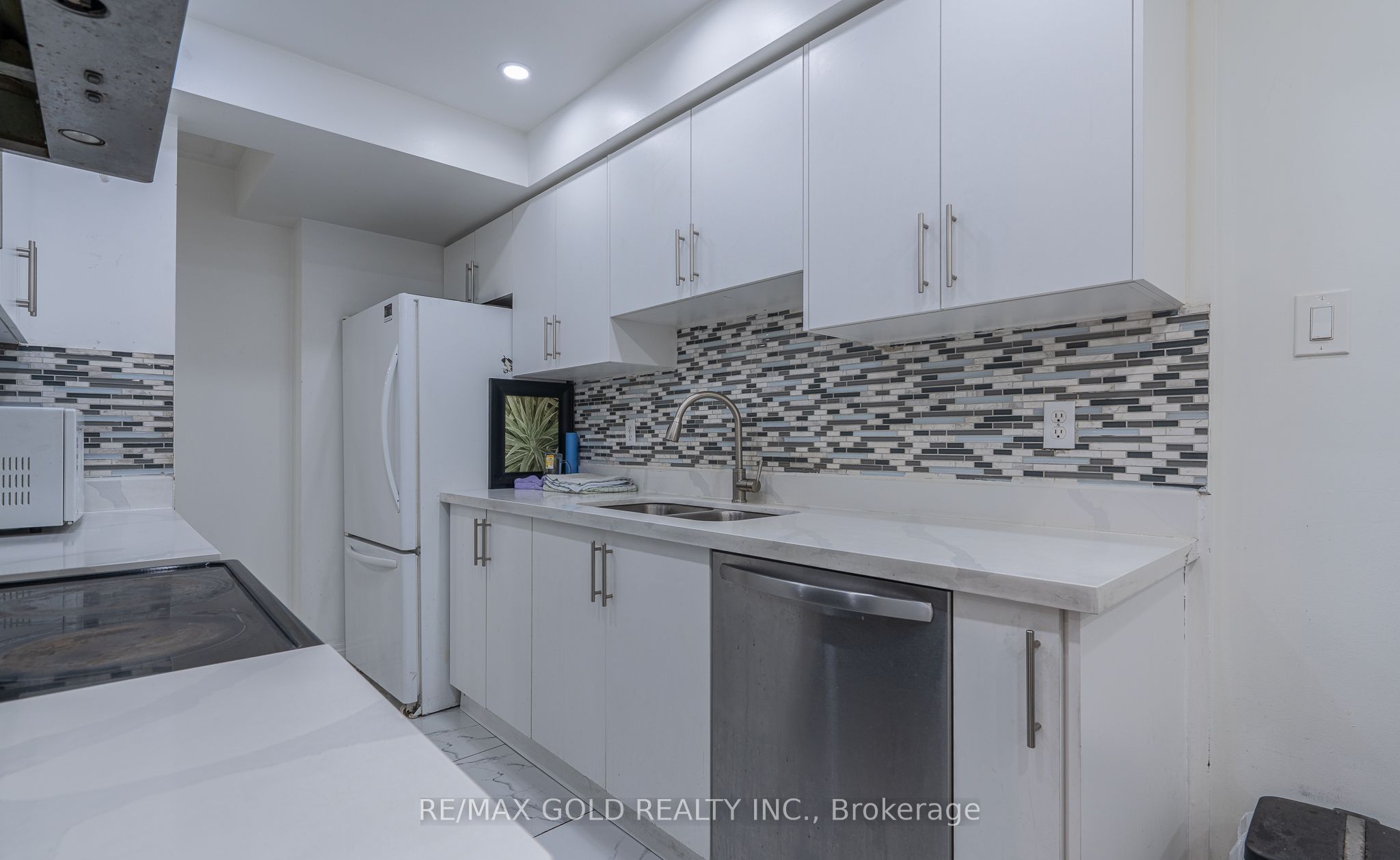 102 Bunchberry Way, Brampton, ON, L6R 2E8 photo 3