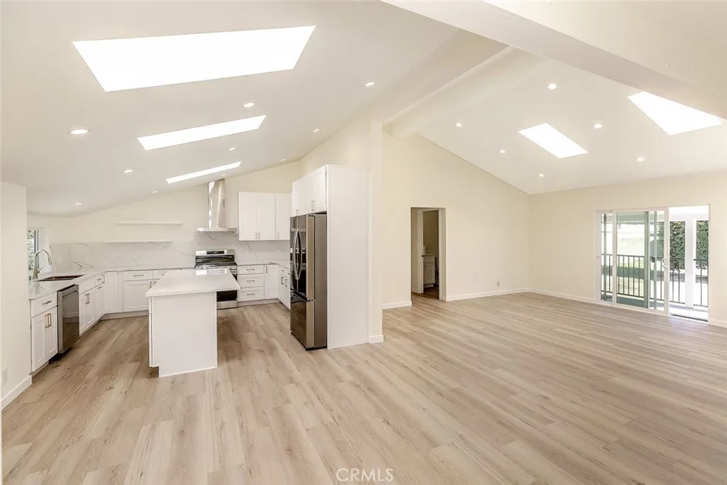 Additional image 5 of 15724 Chase Street, North Hills, CA 91343