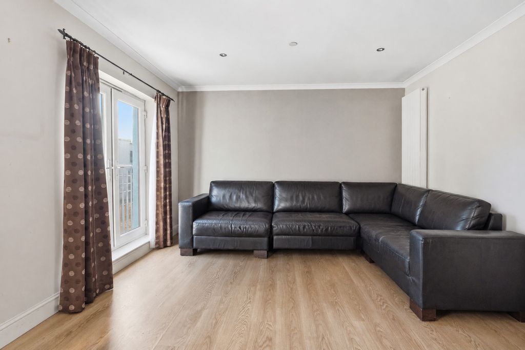 Additional image 7 of 2 bed flat for saleWellgreen Lane, Stirling FK8