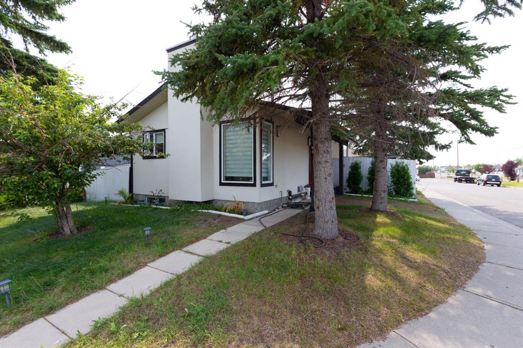 Additional image 3 of 95 Castleridge Close NE, Calgary, AB, T3J1Y9
