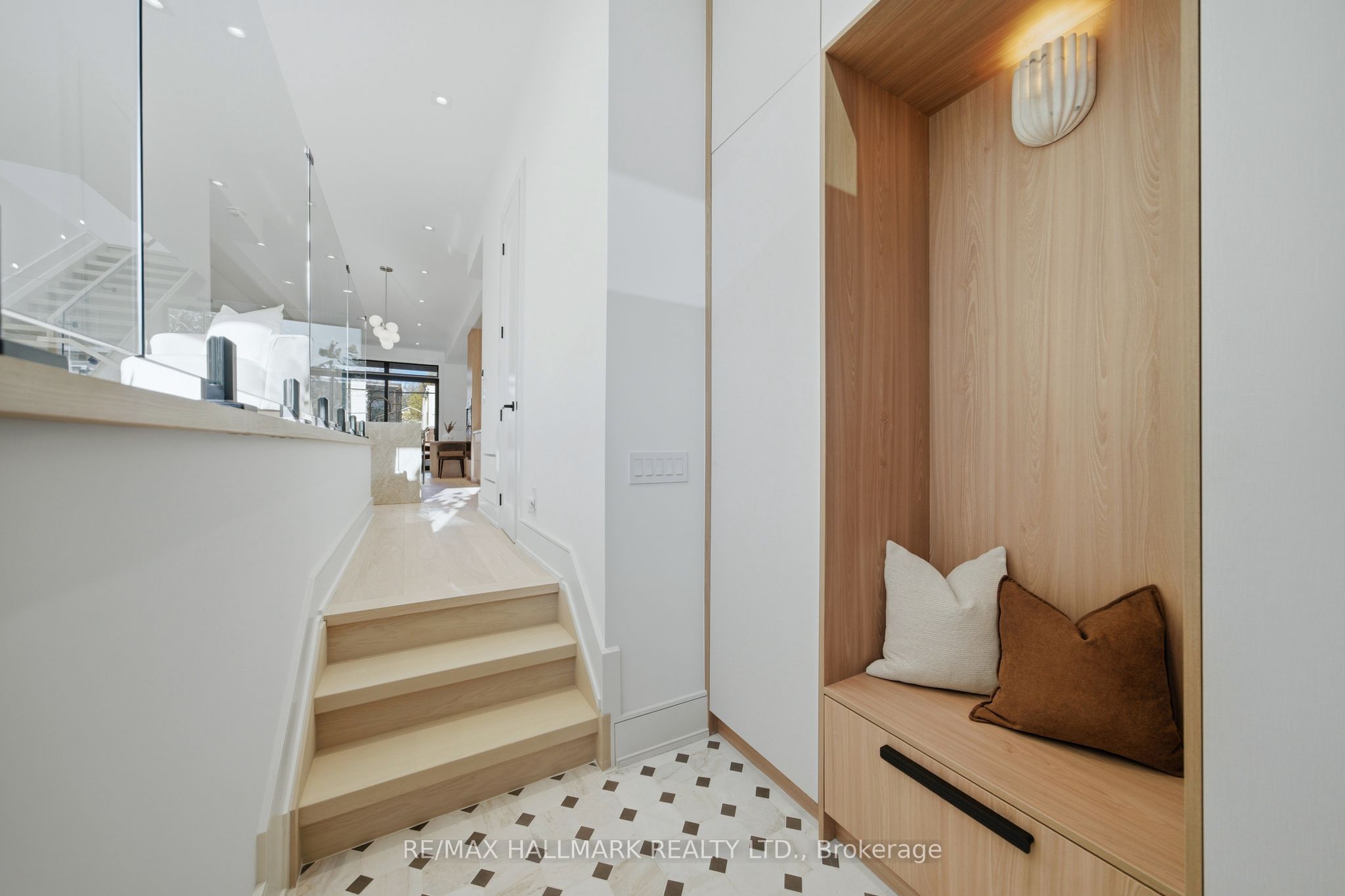 Additional image 6 of 10 Leroy Avenue, Toronto, ON, M4J 4G7