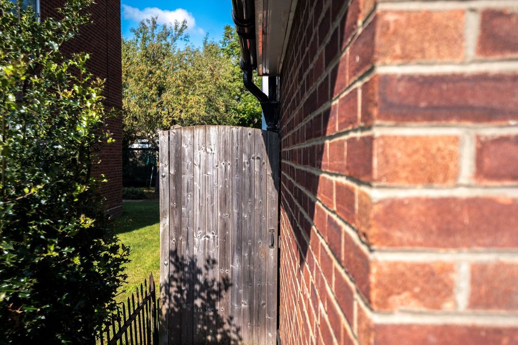 Additional image 13 of 4 bed semi-detached house for saleWindsor Road, Slough, Berkshire SL1