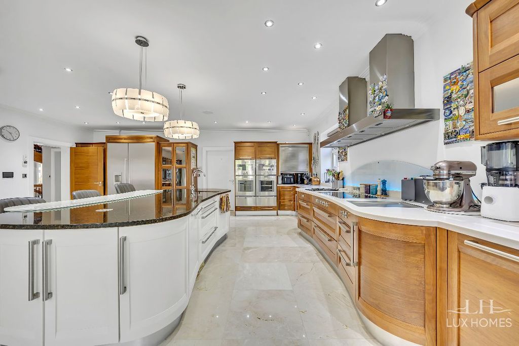 Additional image 3 of 7 bed detached house for saleParkstone Avenue, Emerson Park RM11
