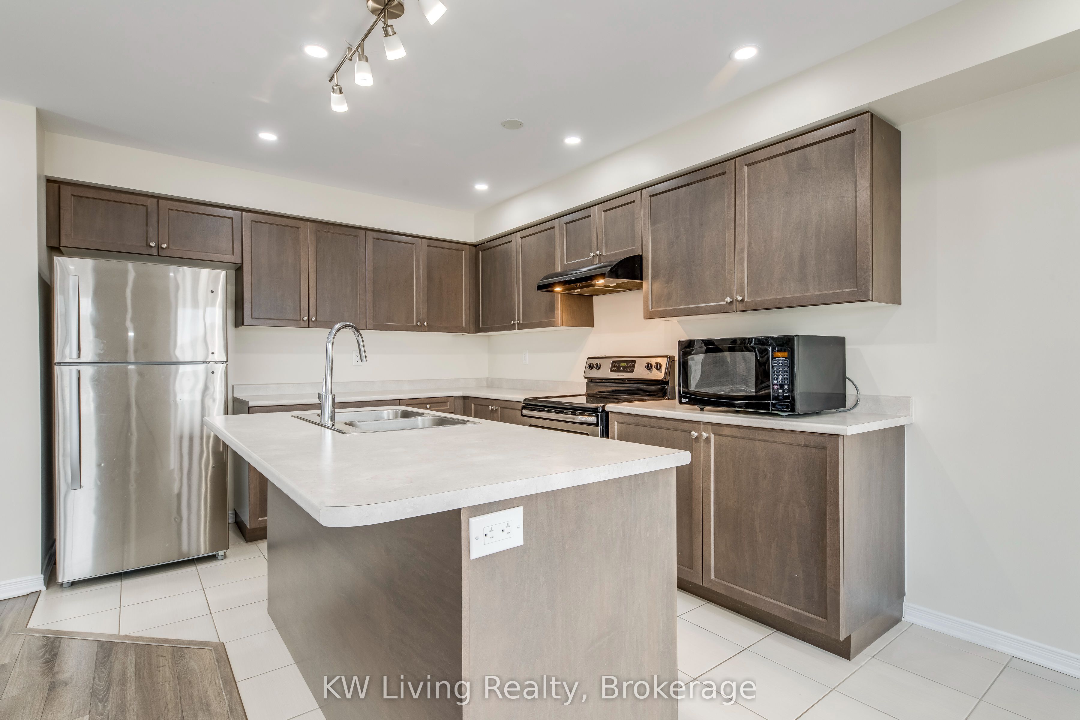 Additional image 5 of Upper-17 Allcroft Court, Hamilton, ON, L8J 0H7