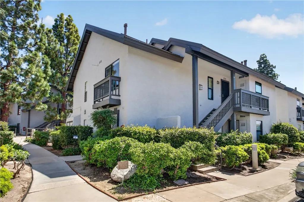 60 Orange Blossom, Irvine, CA 92618 photo 2