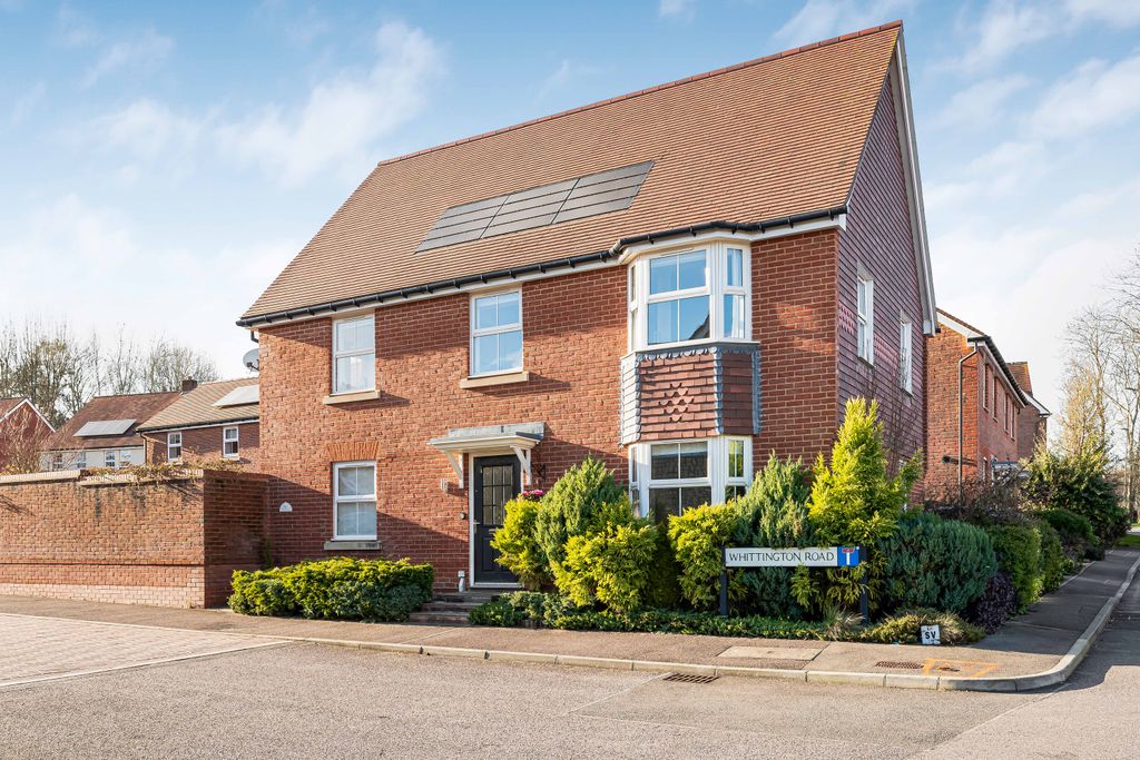 4 bed detached house for saleWhittington Road, Petersfield, Hampshire GU31