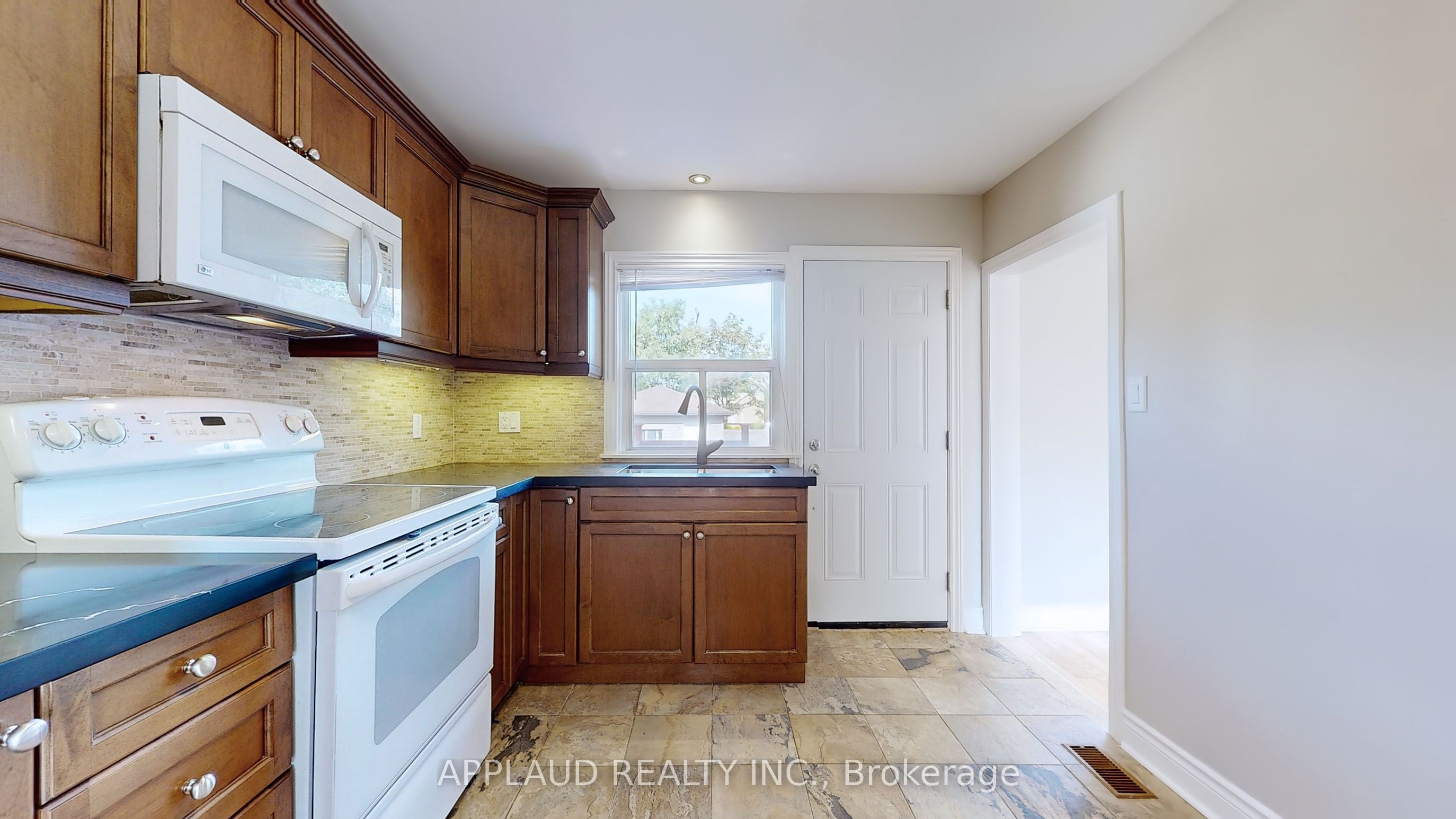 Additional image 5 of 34 Wyndcliff Crescent, Toronto, ON, M4A 2K1
