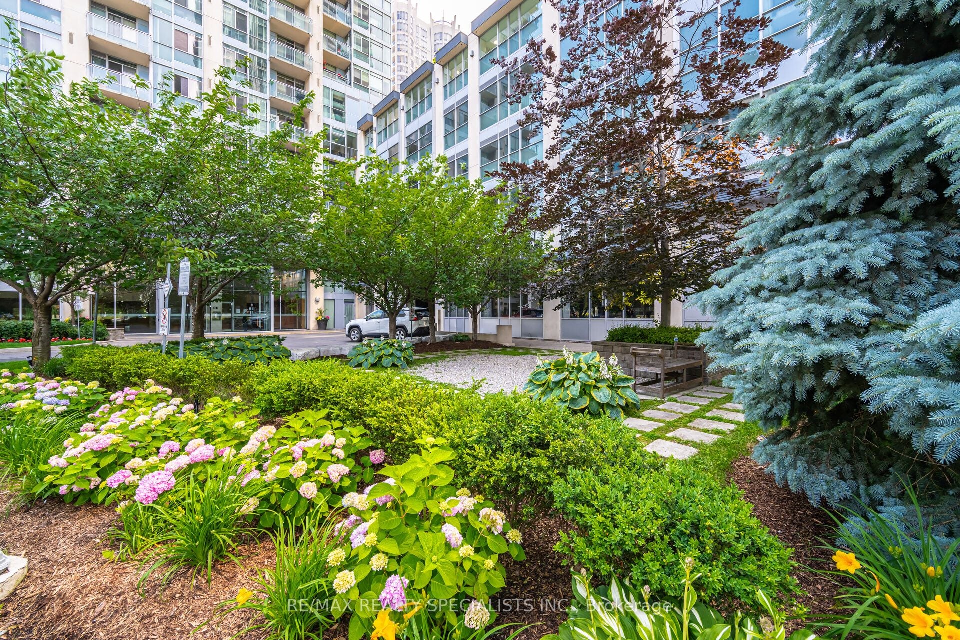 Additional image 3 of 402-225 Webb Drive, Mississauga, ON, L5B 4P2
