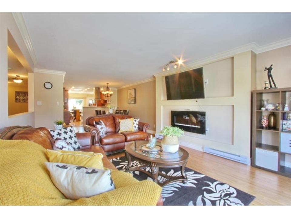 Upper-7222 Pandora Street, Burnaby, BC, V5A 1B9 photo 5