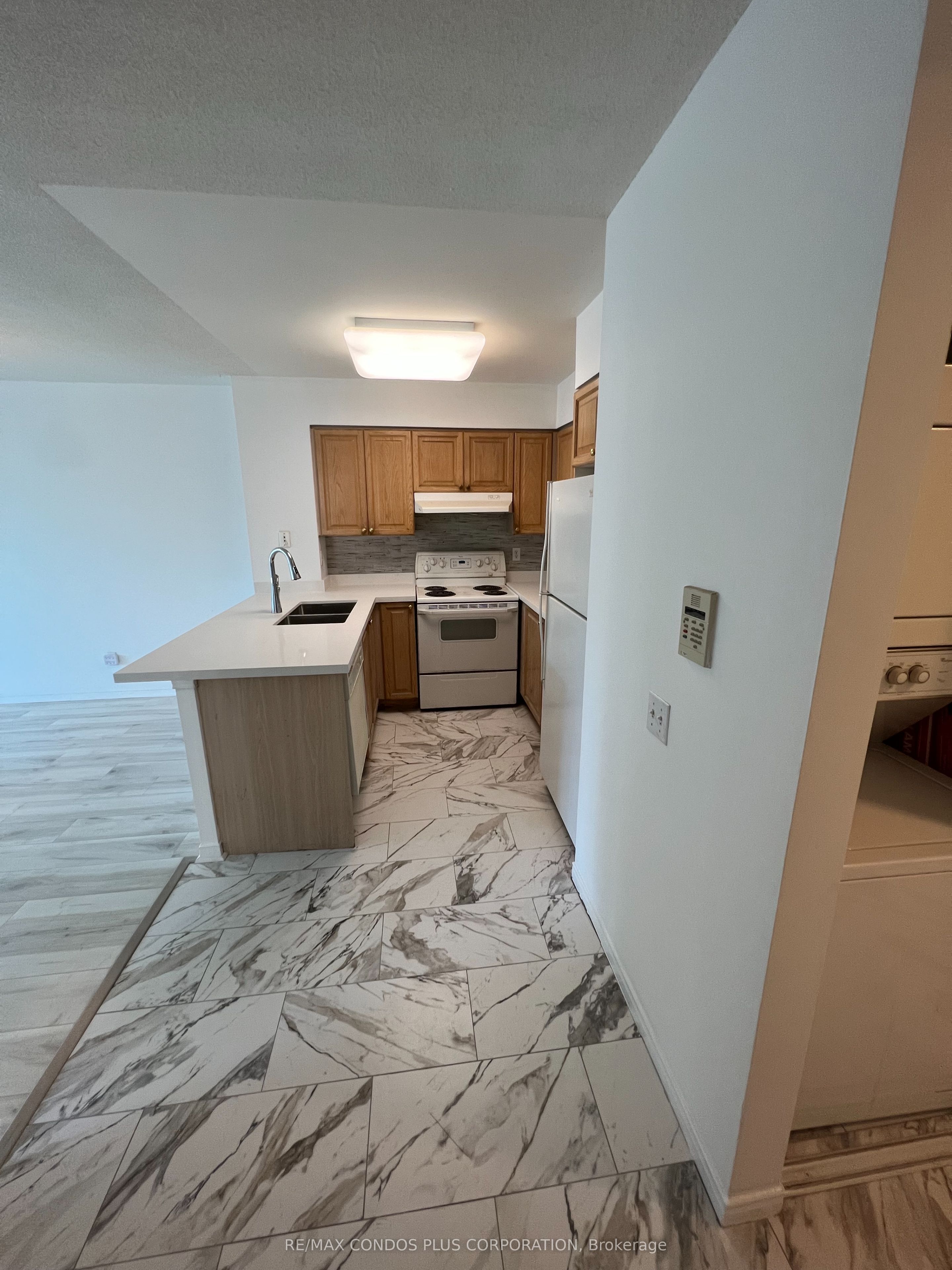 Additional image 5 of 1707-750 Bay Street, Toronto, ON, M5G 1N6
