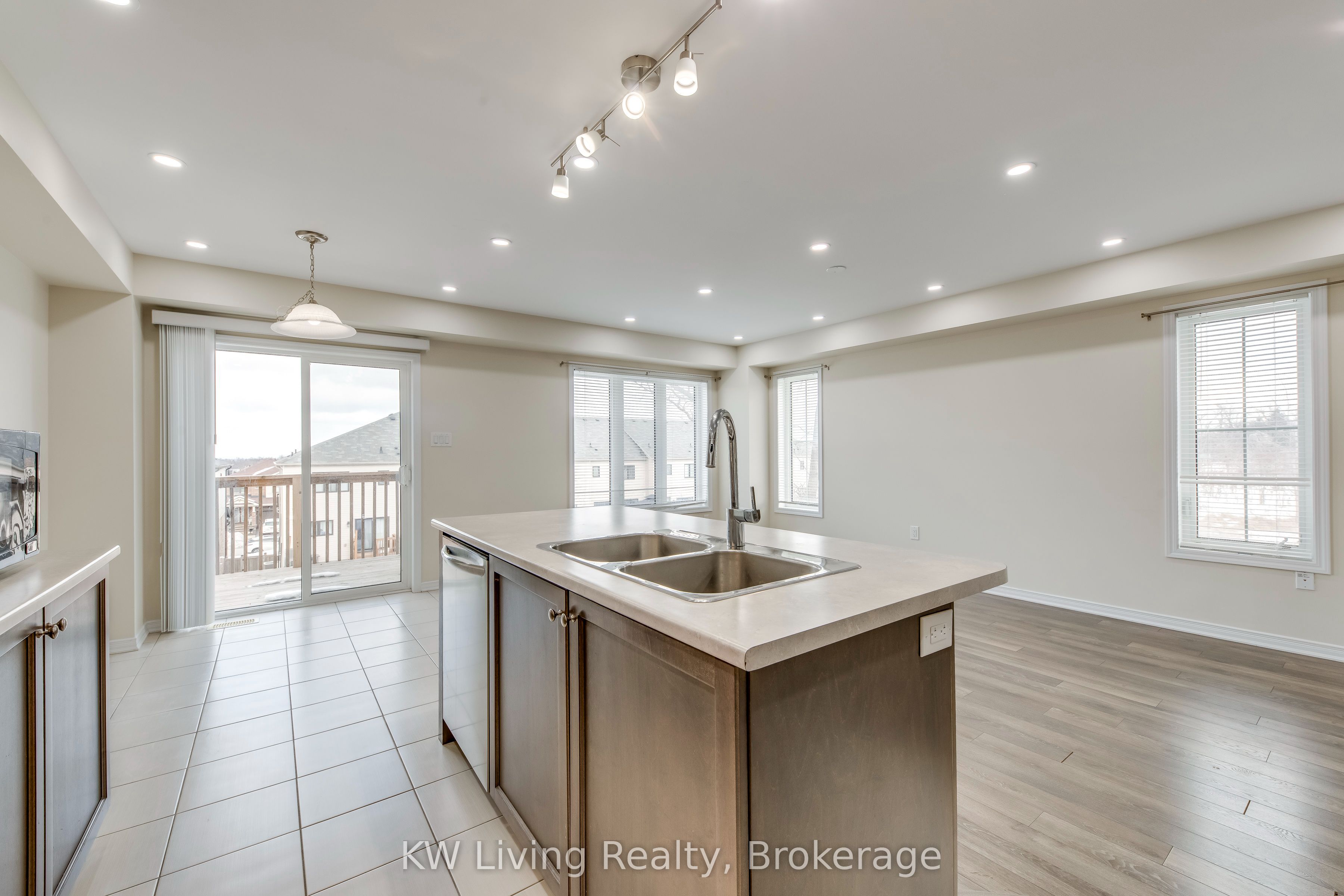 Additional image 6 of Upper-17 Allcroft Court, Hamilton, ON, L8J 0H7