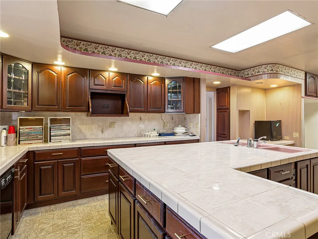 Additional image 58 of 836 N Parish Place, Burbank, CA 91506