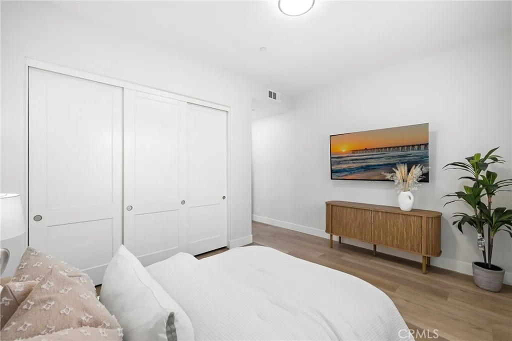Additional image 91 of 53 Lunar, Irvine, CA 92618