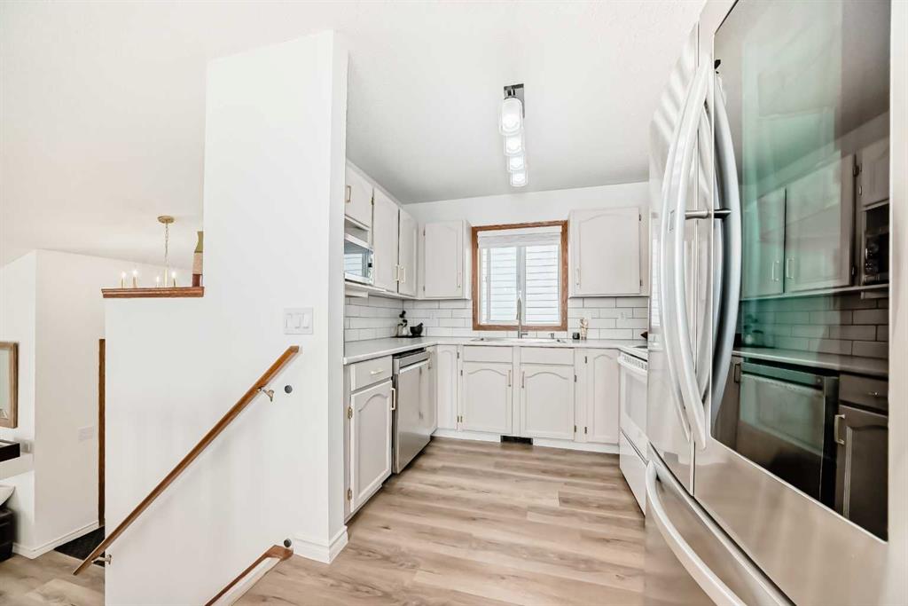 Additional image 3 of 110 Erin Meadow Close SE, Calgary, AB, T2B 3E5