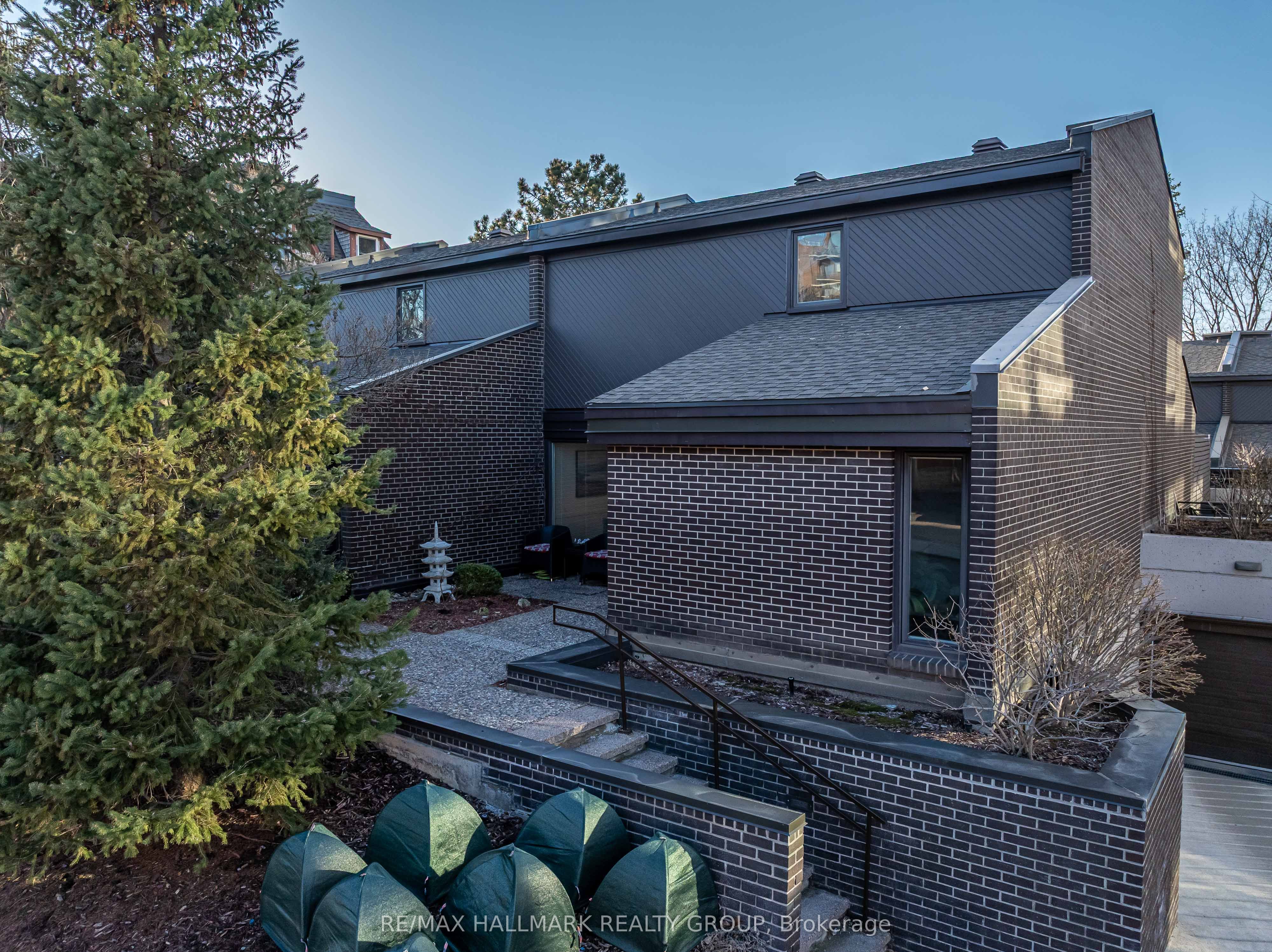 Additional image 2 of TH2-300 Queen Elizabeth Drive, Ottawa, ON, K1S 3M6