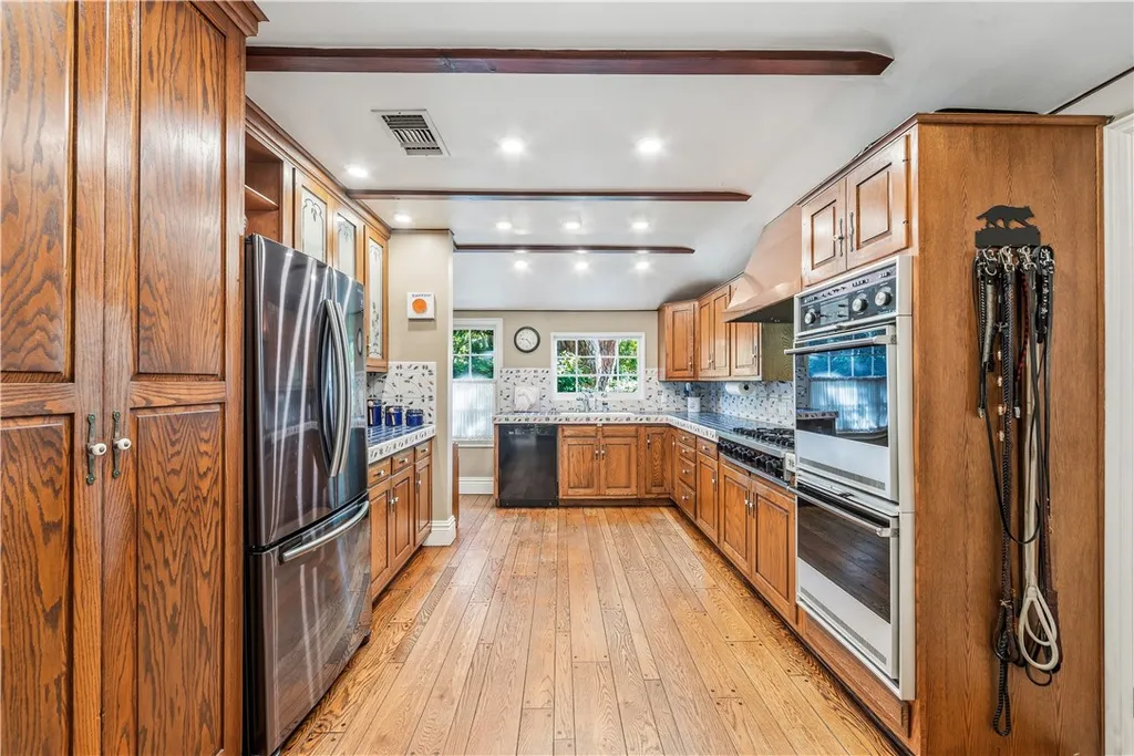 Additional image 19 of 1821 Mandeville Canyon Rd, Los Angeles, CA 90049