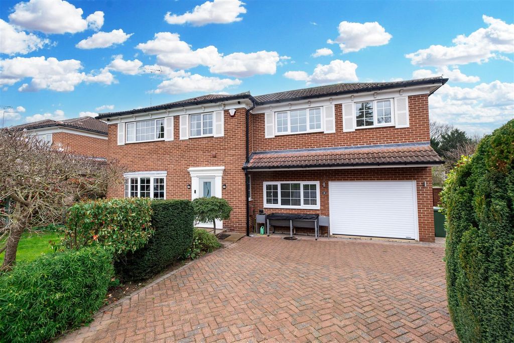 4 bed detached house for saleWoodland Park, Oulton, Leeds LS26