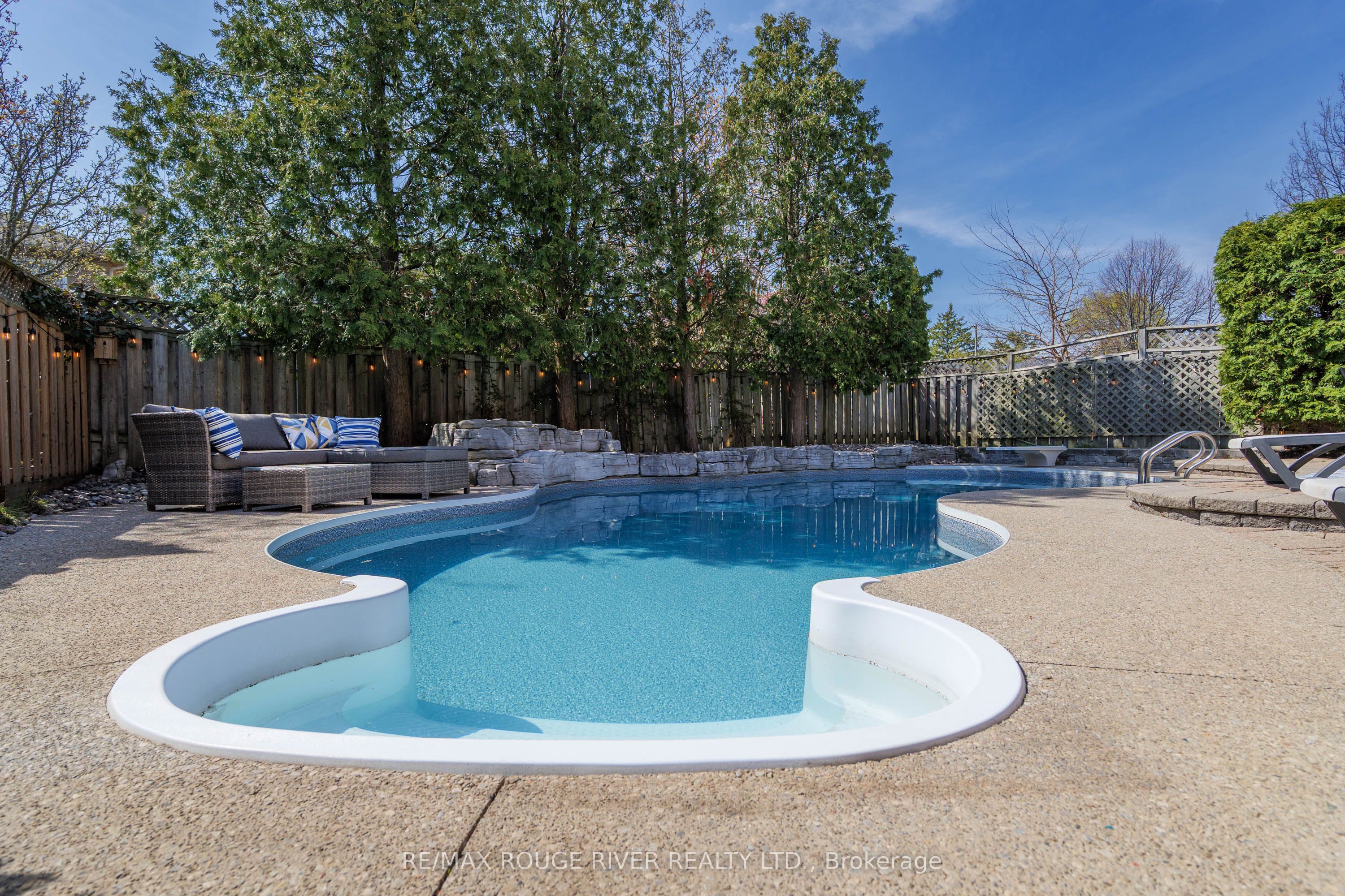 1819 Post Drive, Pickering, ON, L1V 4S8 photo 3