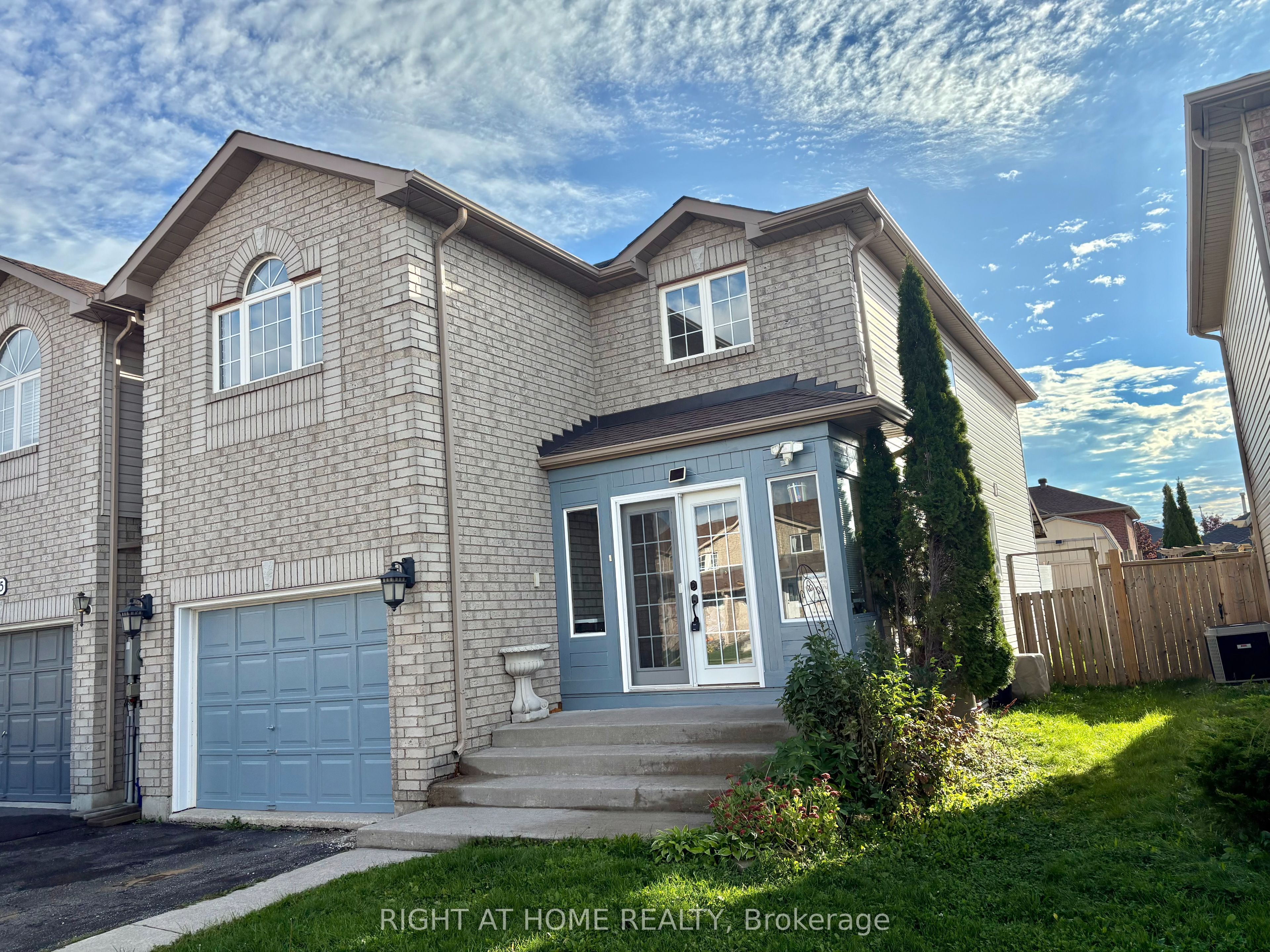 33 Raymond Crescent, Barrie, ON, L4N 0X6