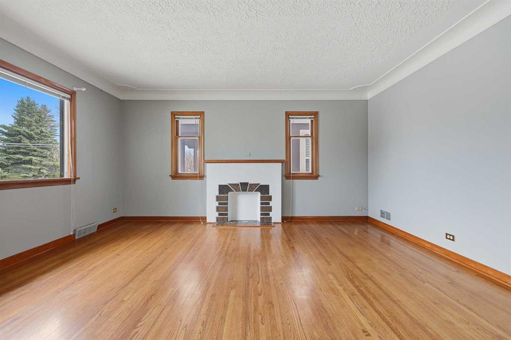 Additional image 3 of 1019 8 Avenue NE, Calgary, AB, T2E 0S4