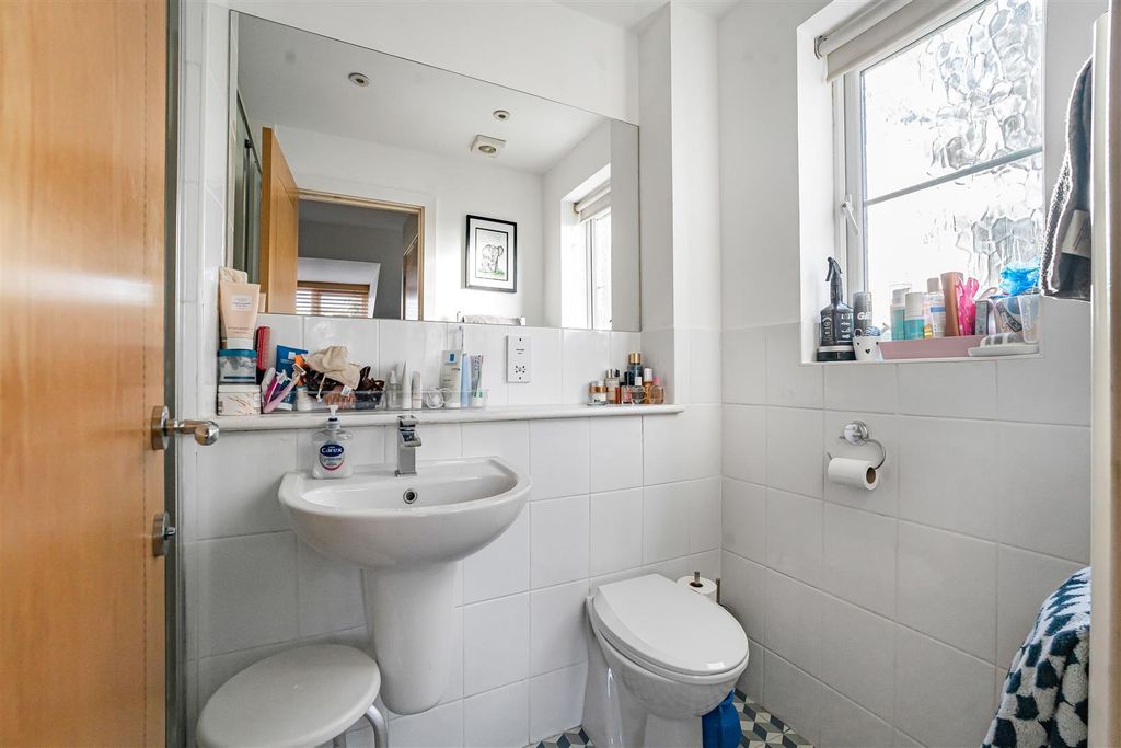 Additional image 10 of 2 bed flat for saleAshgrove Court, Bath Road, Maidenhead SL6