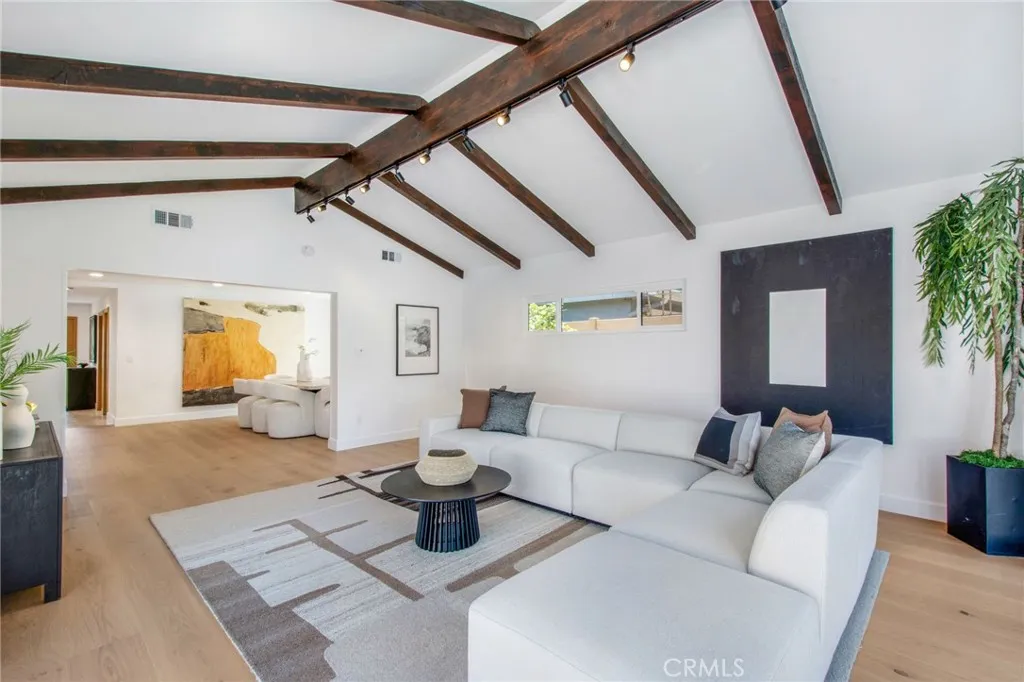 Additional image 19 of 305 Robinhood Ln, Costa Mesa, CA 92627