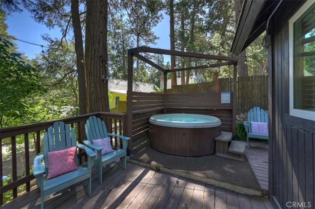 669 Knoll Dr, Crestline, CA 92325