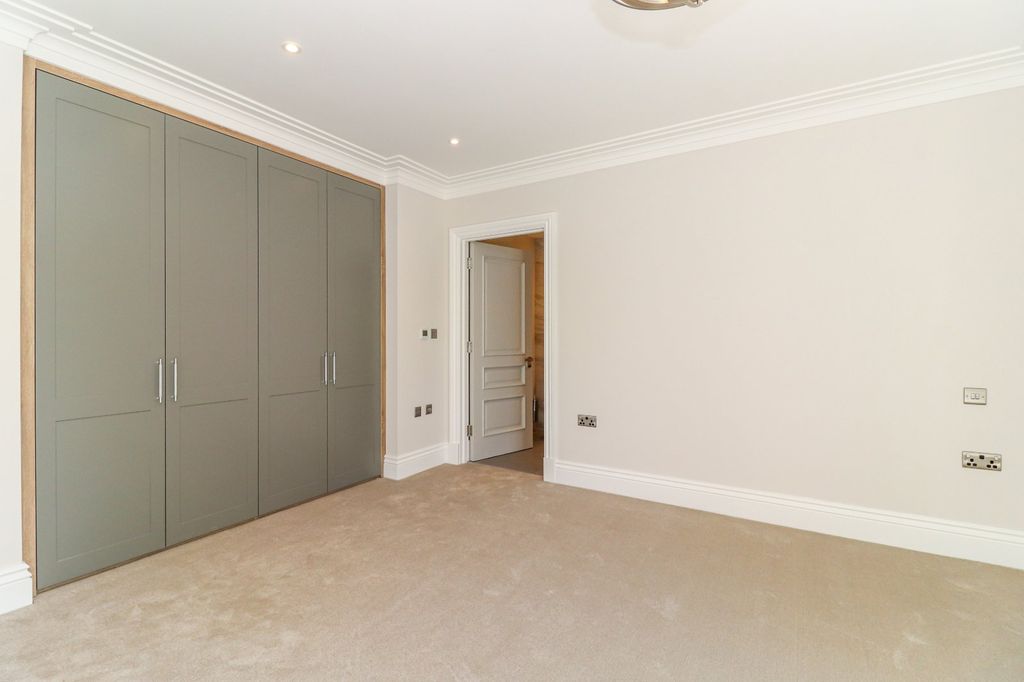 Additional image 16 of 3 bed flat for saleGregories Road, Beaconsfield HP9