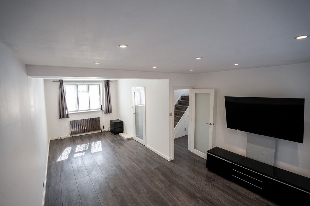 Additional image 2 of 4 bed semi-detached house for saleWindsor Road, Slough, Berkshire SL1
