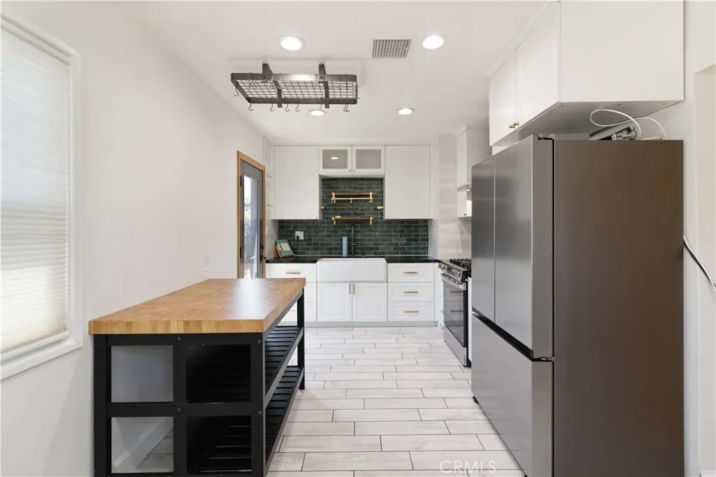Additional image 6 of 18328 Gresham St, Northridge, CA 91325