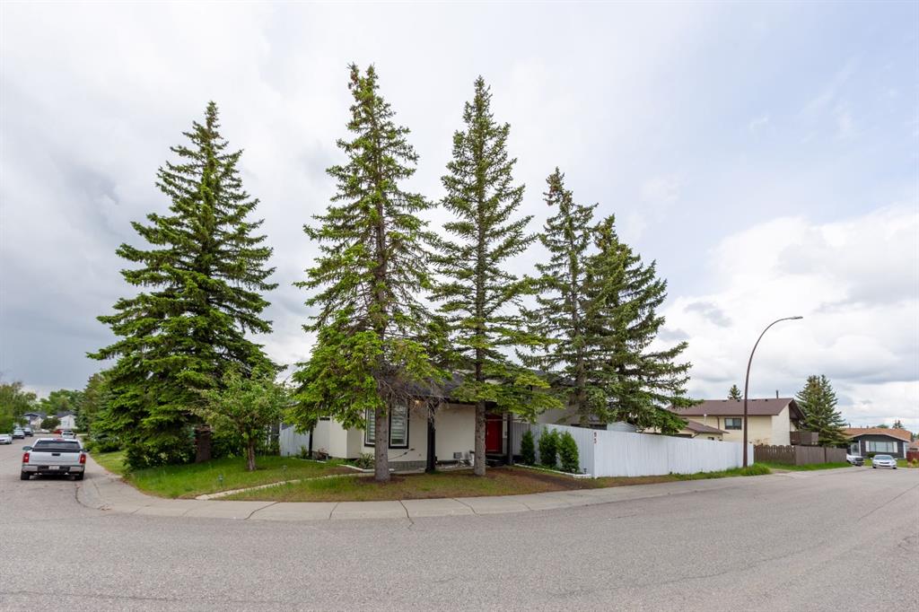Additional image 2 of 95 Castleridge Close NE, Calgary, AB, T3J1Y9