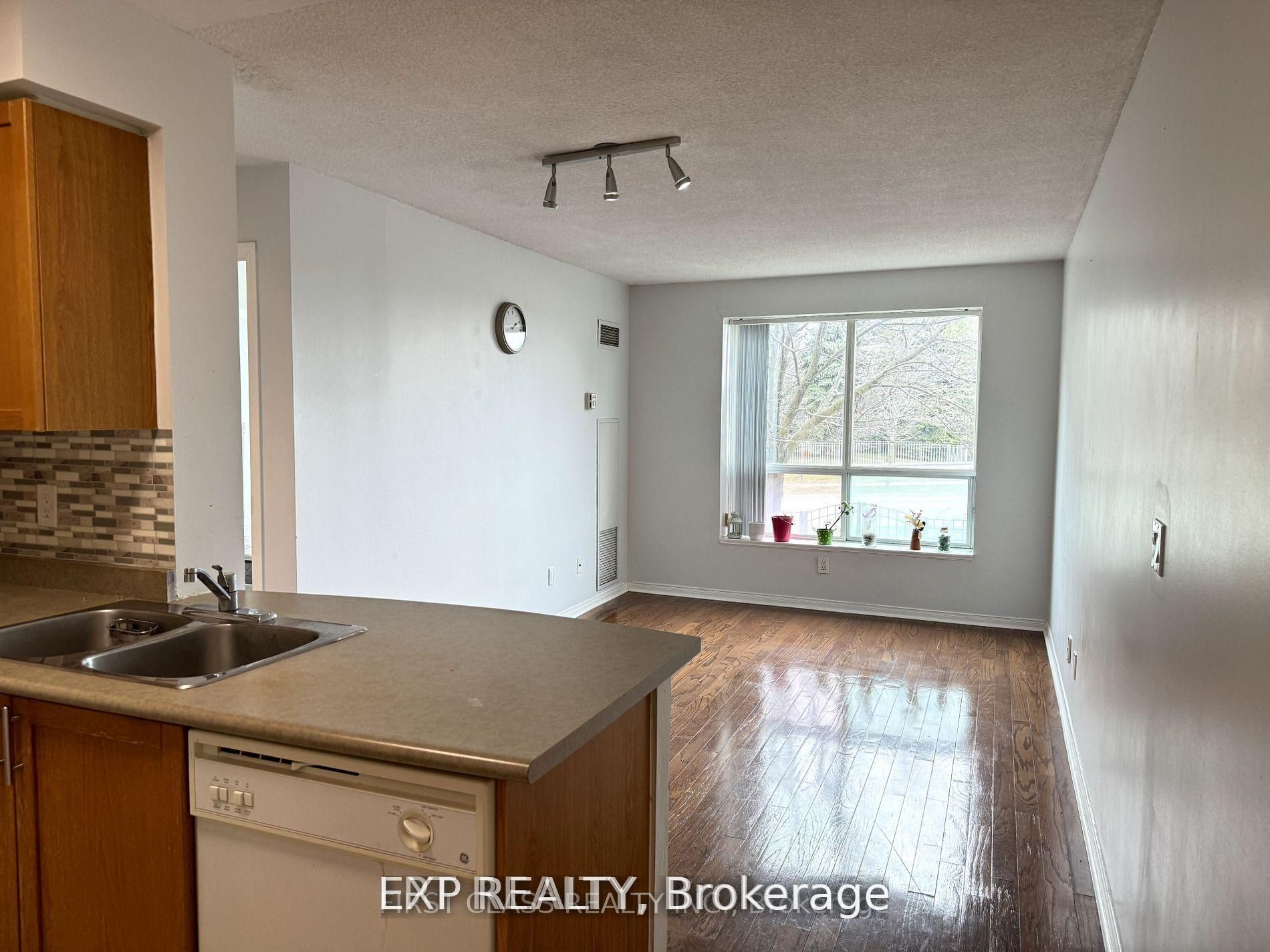 Additional image 5 of 301-51 Baffin Crescent, Richmond Hill, ON, L4B 4P6