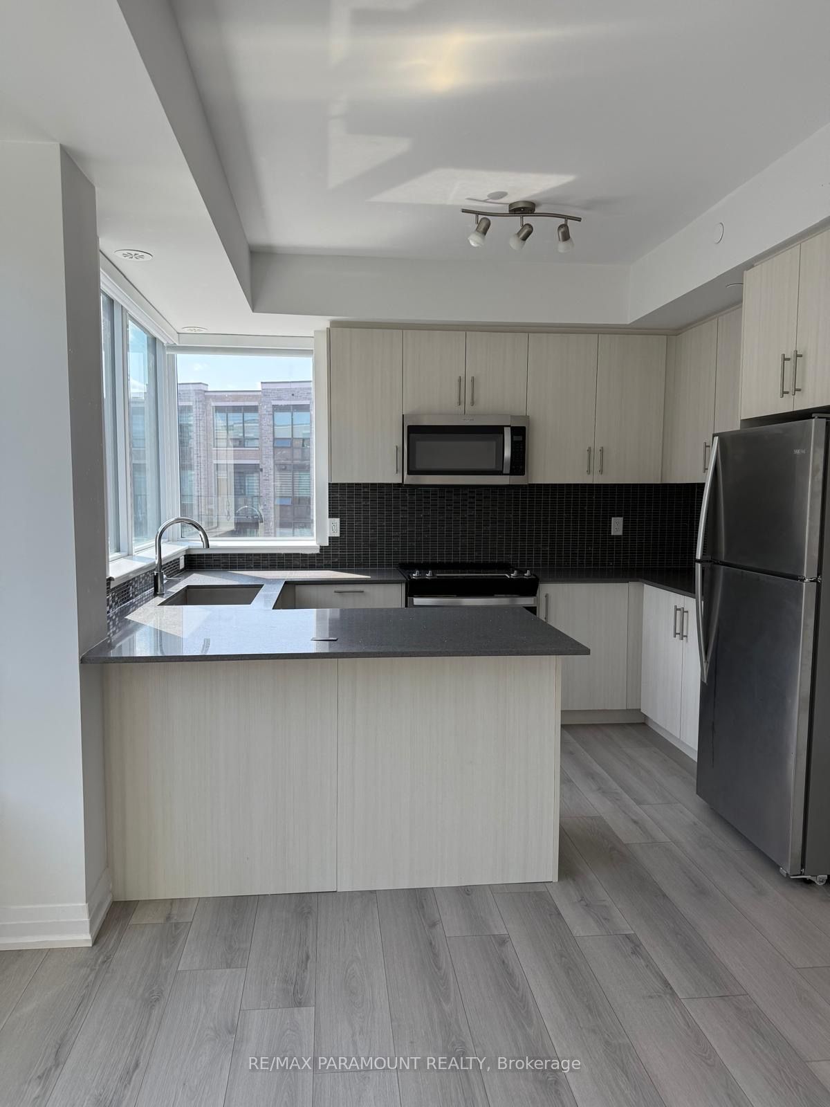 330-85 Attmar Drive, Brampton, ON, L6P 0Y6 photo 5