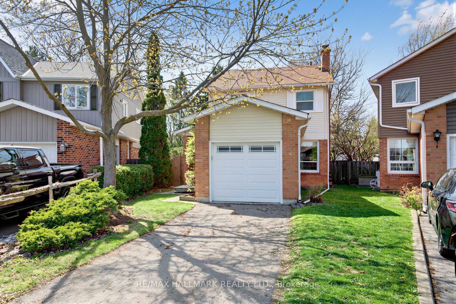 16 Shelbourne Court, Brampton, ON, L6Z 1C2