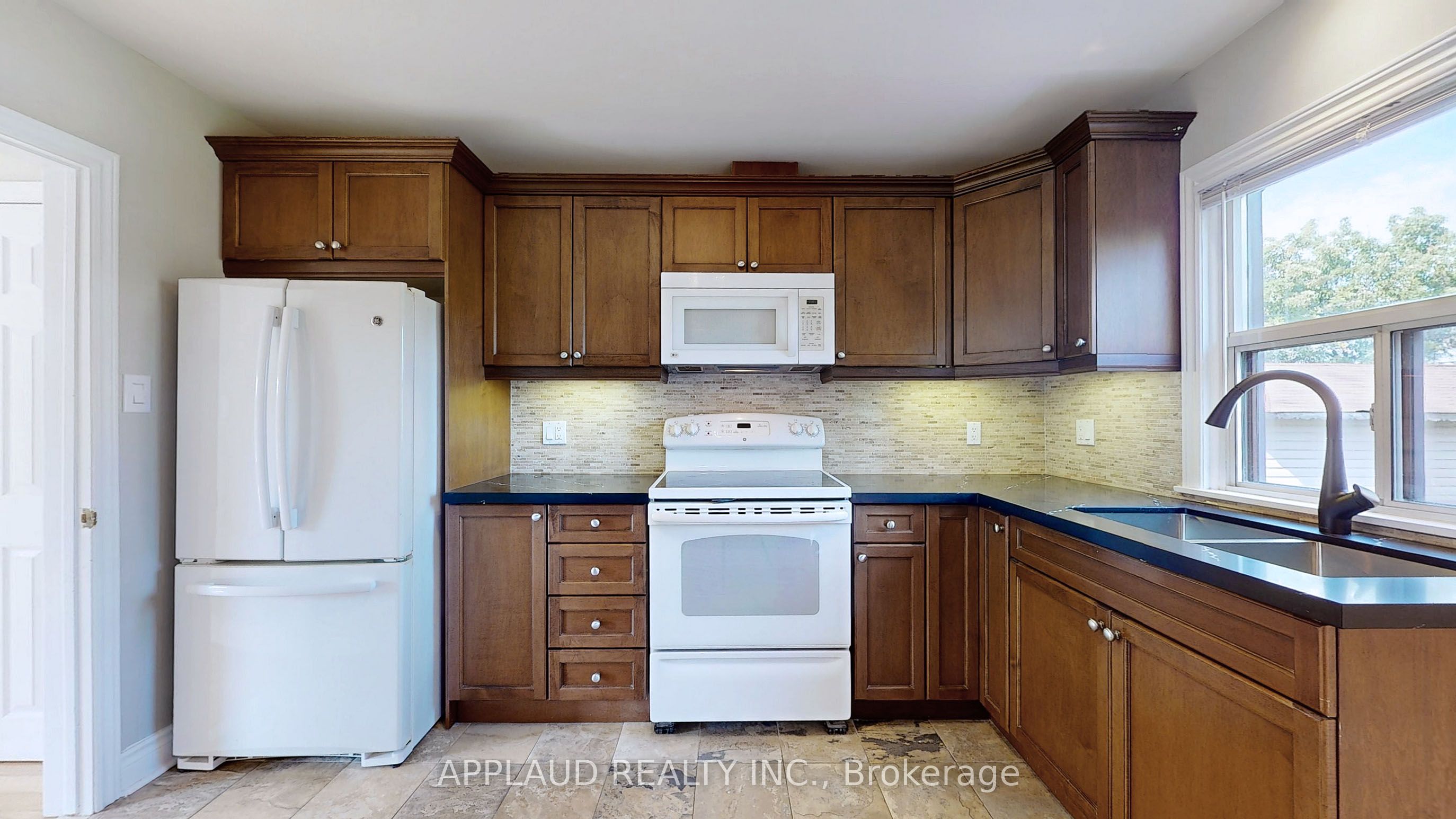 Additional image 3 of 34 Wyndcliff Crescent, Toronto, ON, M4A 2K1