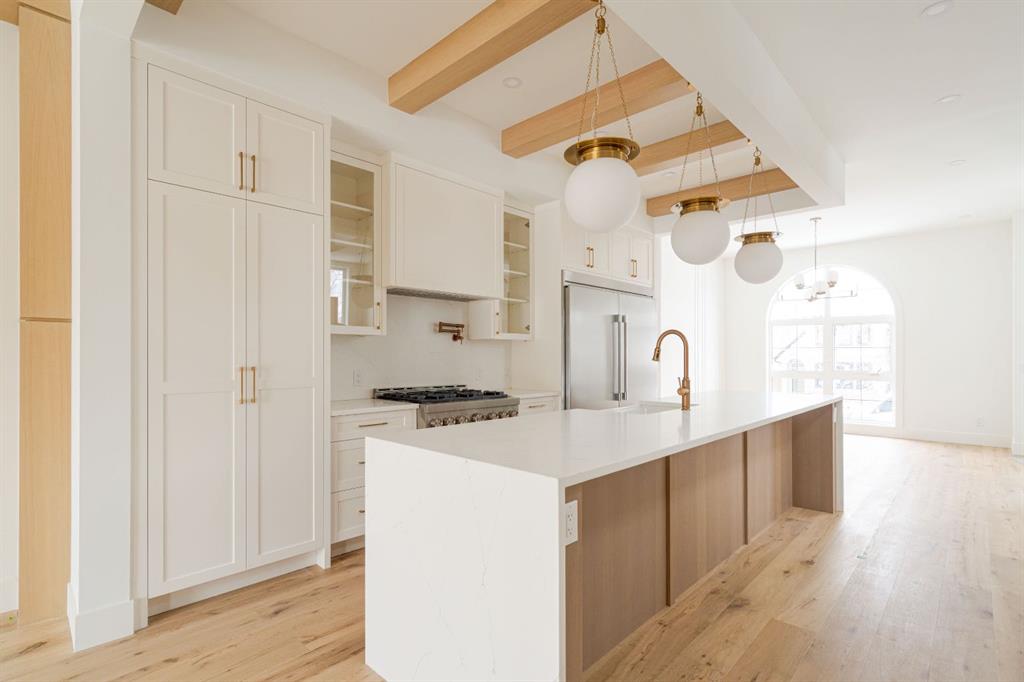 Additional image 3 of 2447 29 SW, Calgary, AB, T2T1P1