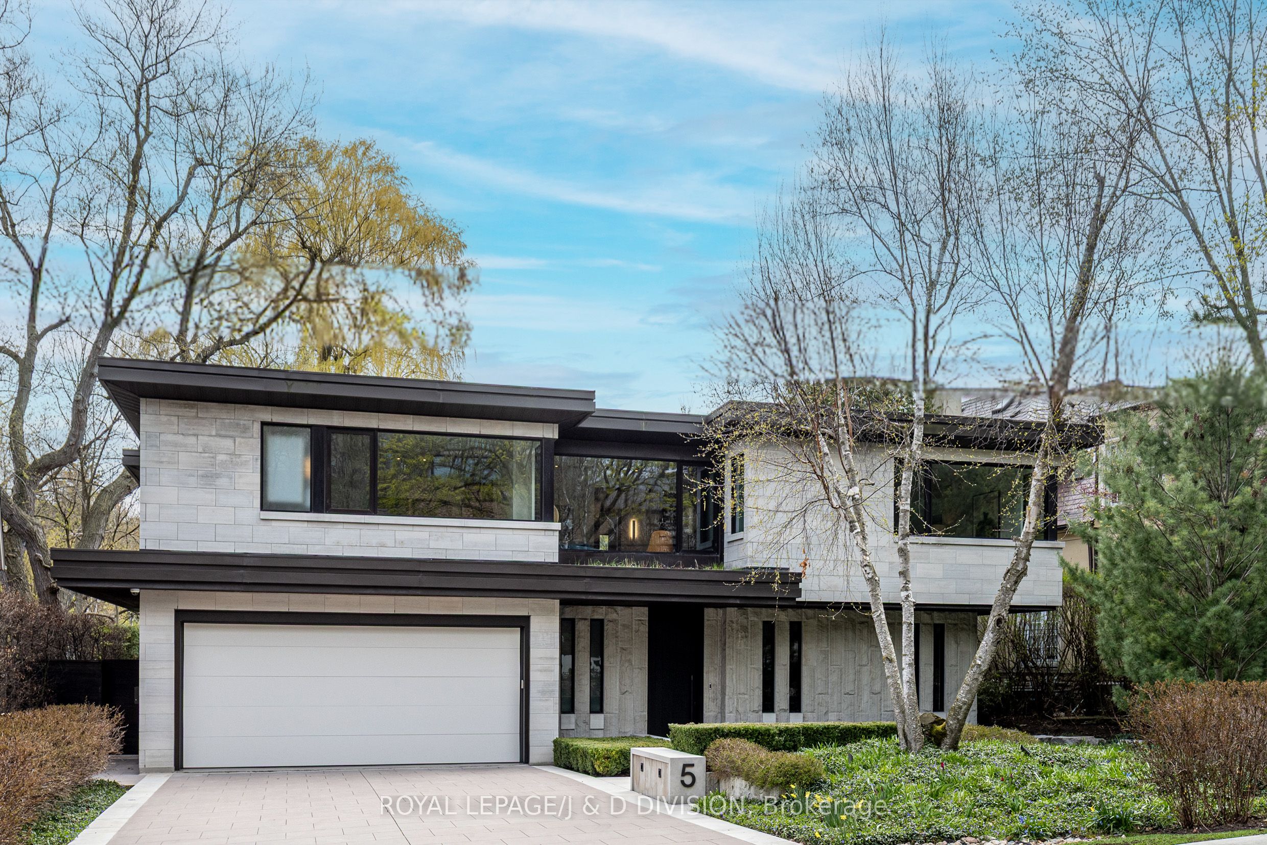 5 Brookfield Road, Toronto, ON, M2P 1B1