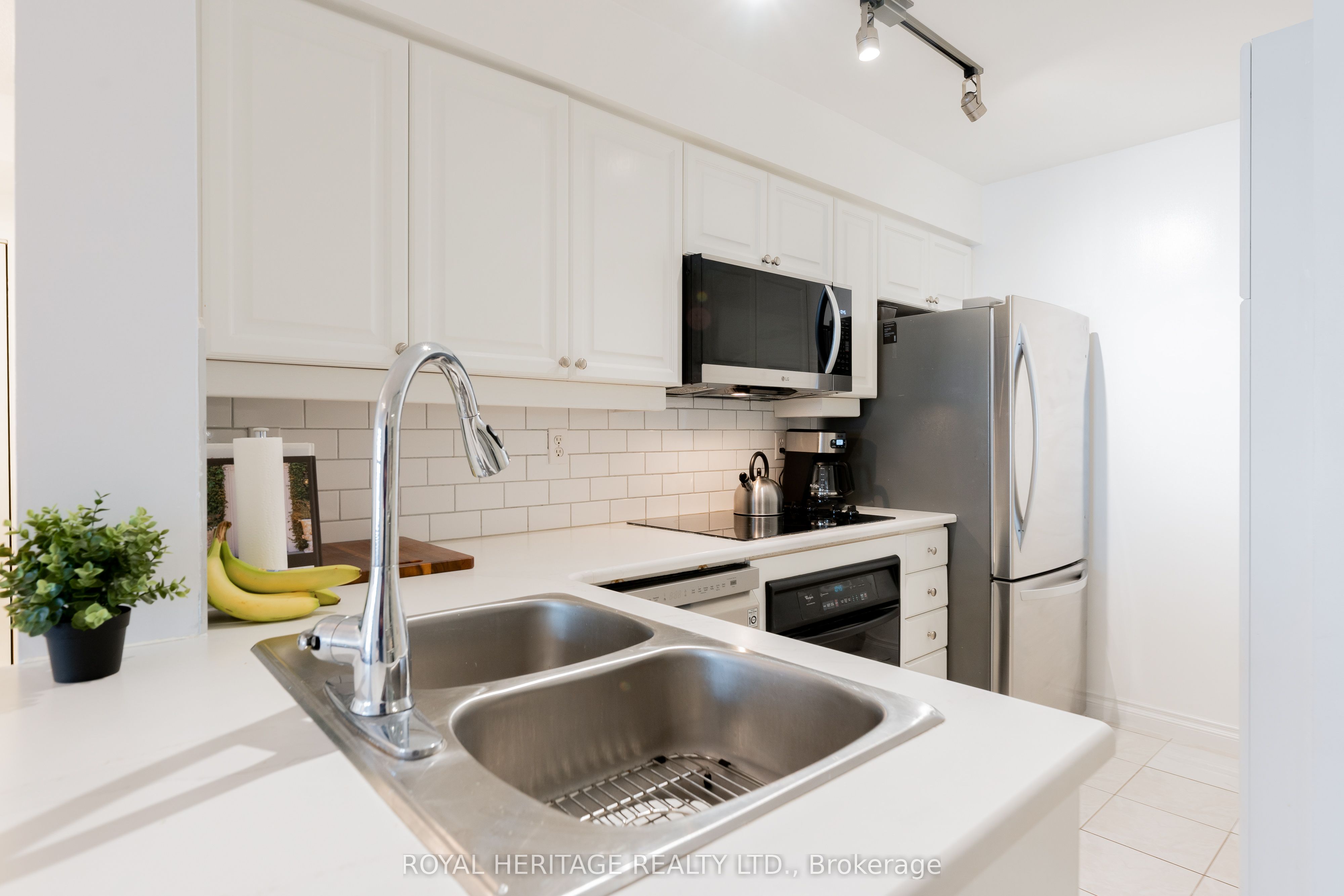 Additional image 3 of 211-188 Redpath Avenue, Toronto, ON, M4P 3J2