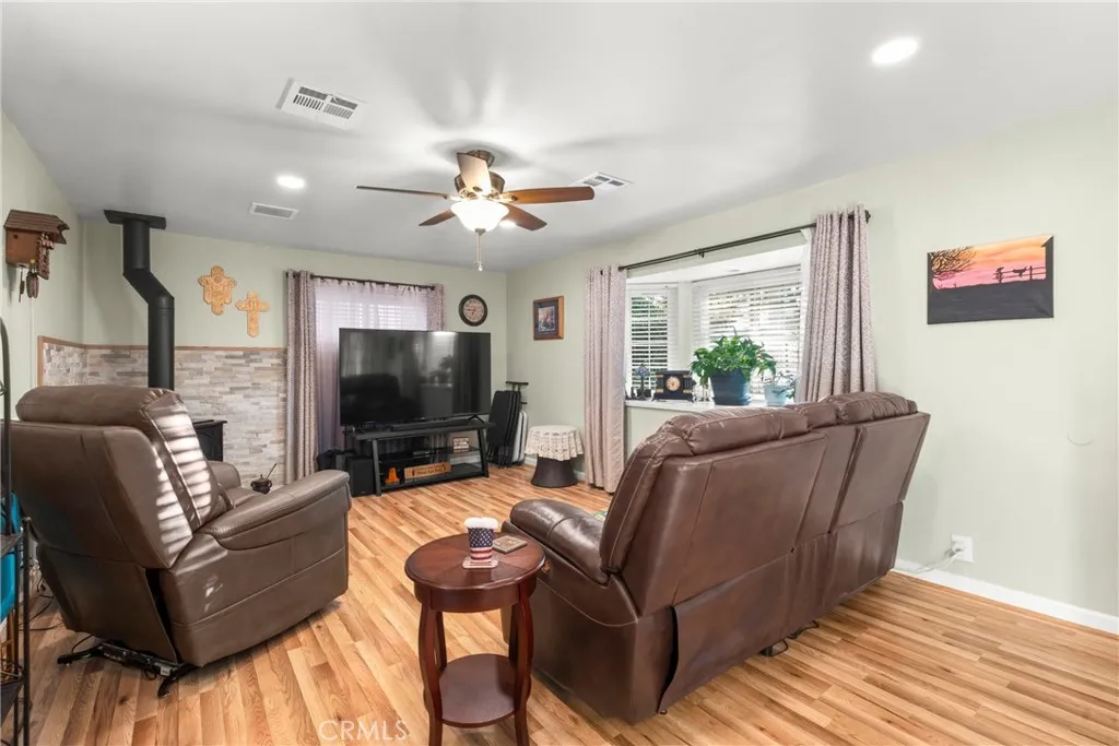 Additional image 11 of 705 Elm St, Tehachapi, CA 93561