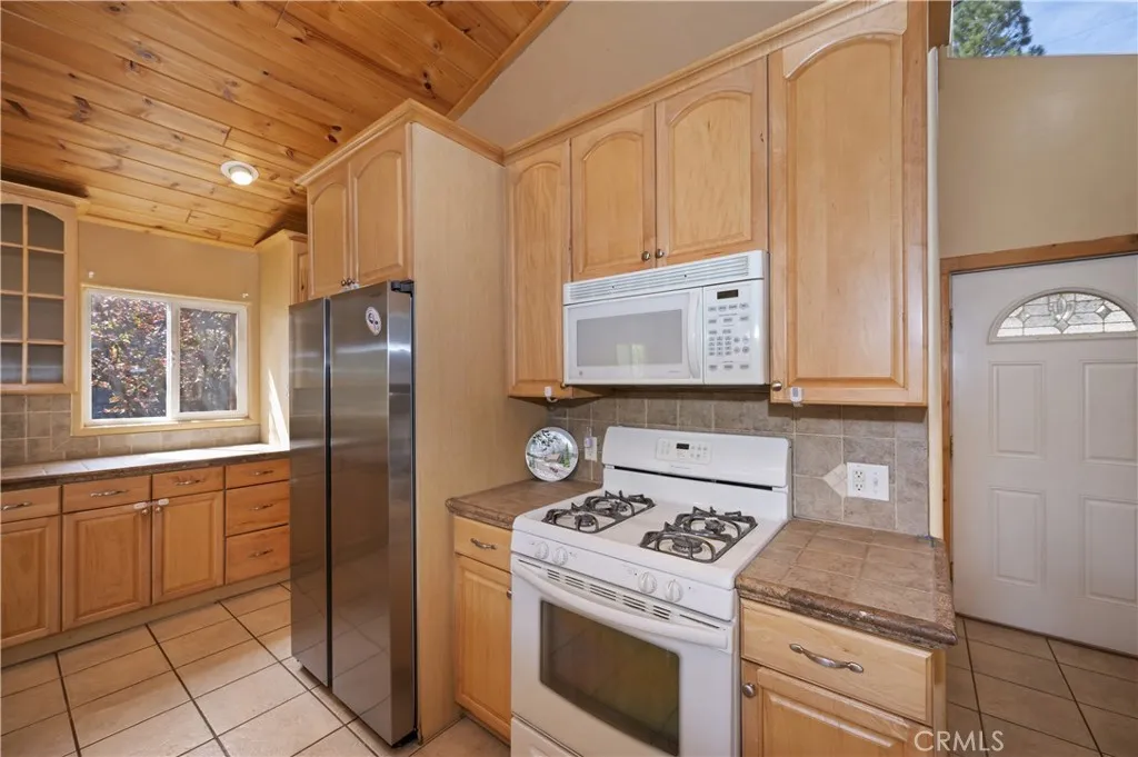 Additional image 14 of 248 Whipple Dr, Big Bear City, CA 92314
