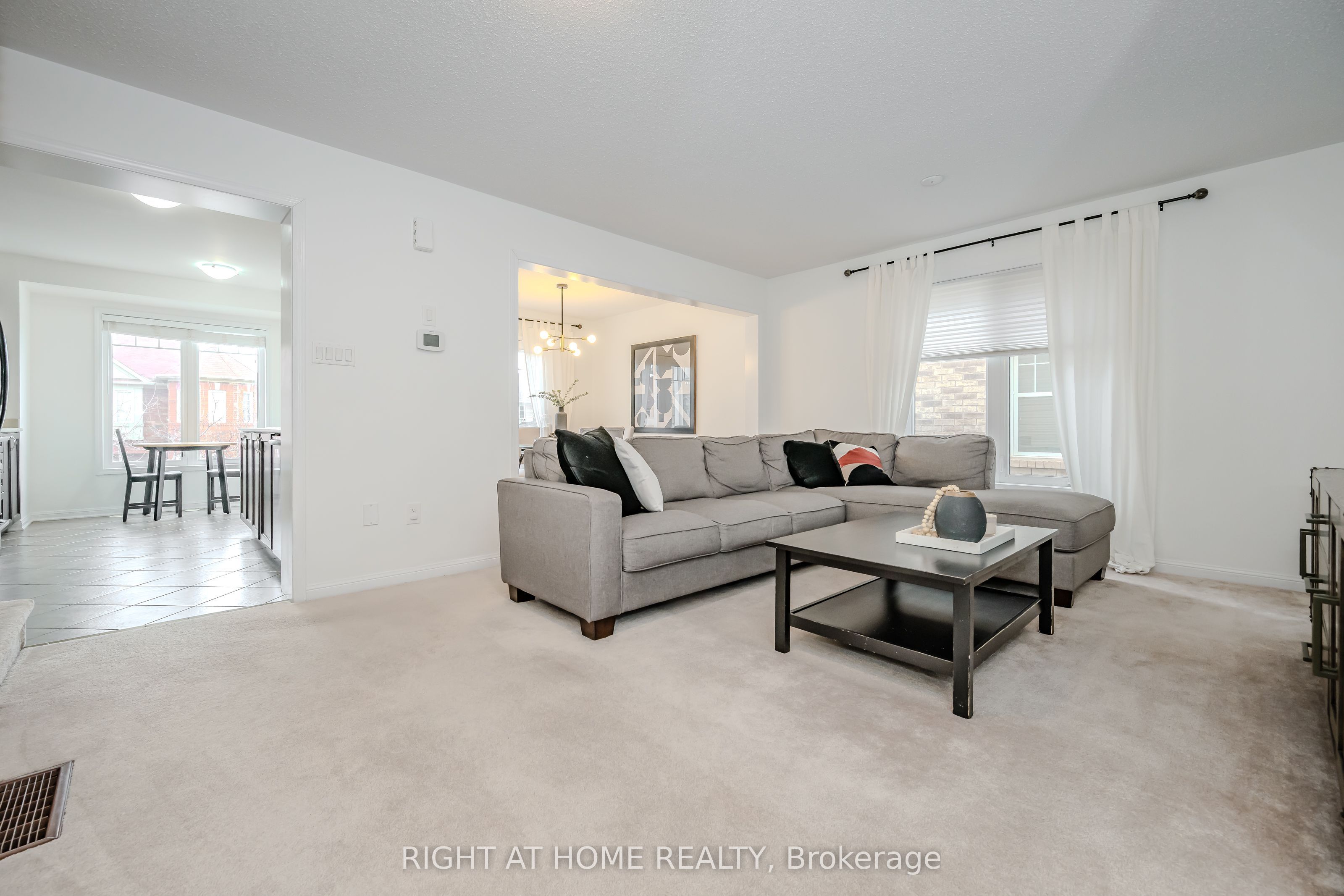 525 Cavanagh Lane, Milton, ON, L9T 8G4 photo 3