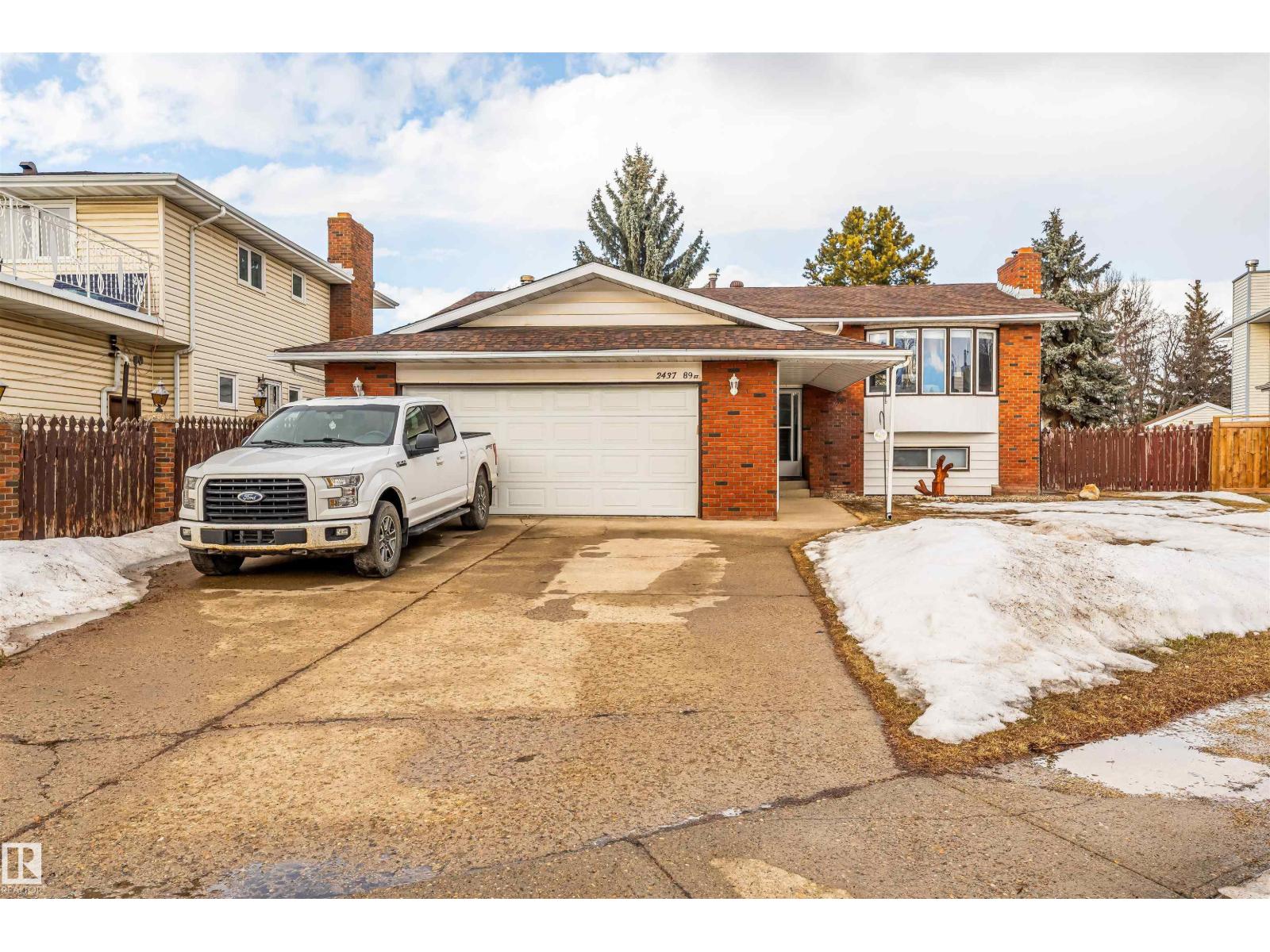 Additional image 4 of 2437 89 Street NW, Edmonton, AB, T6K2Y8