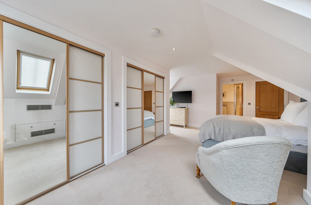 Additional image 4 of 5 bed flat for saleSovereign House, Royal Parade, Chislehurst, Kent BR7