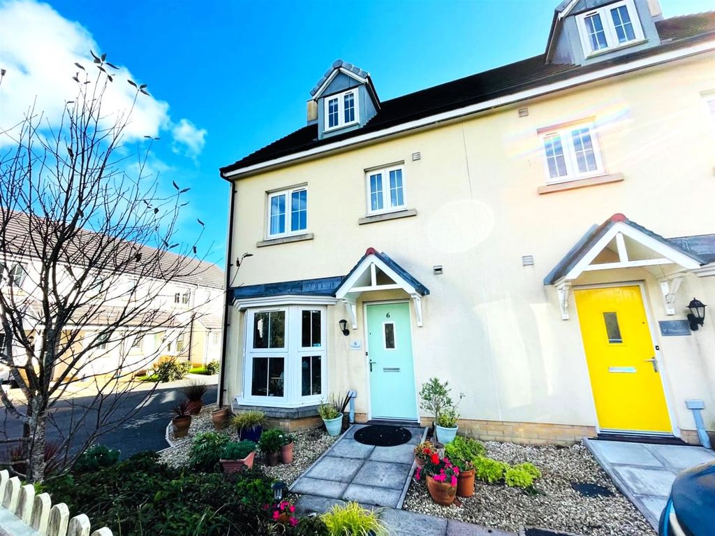4 bed town house for saleY Ffowndri, Llanelli SA15