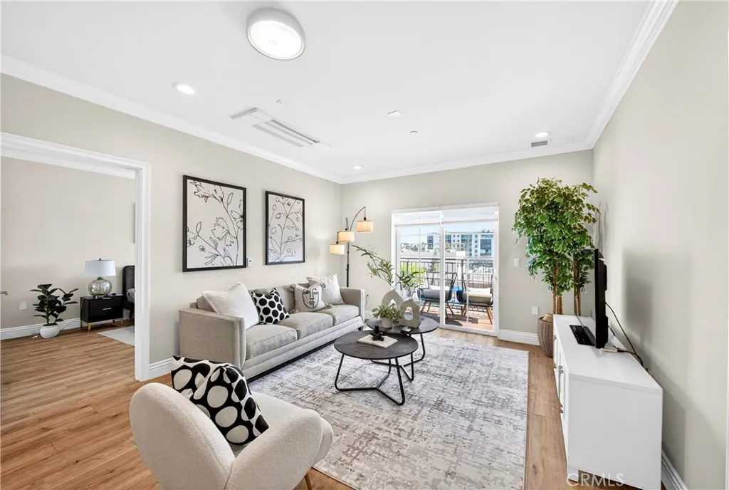 Additional image 3 of 944 S Serrano Avenue Unit 306, Los Angeles, CA 90006