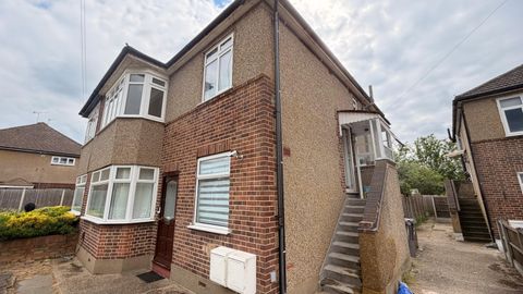 Walden Way, Ilford IG6